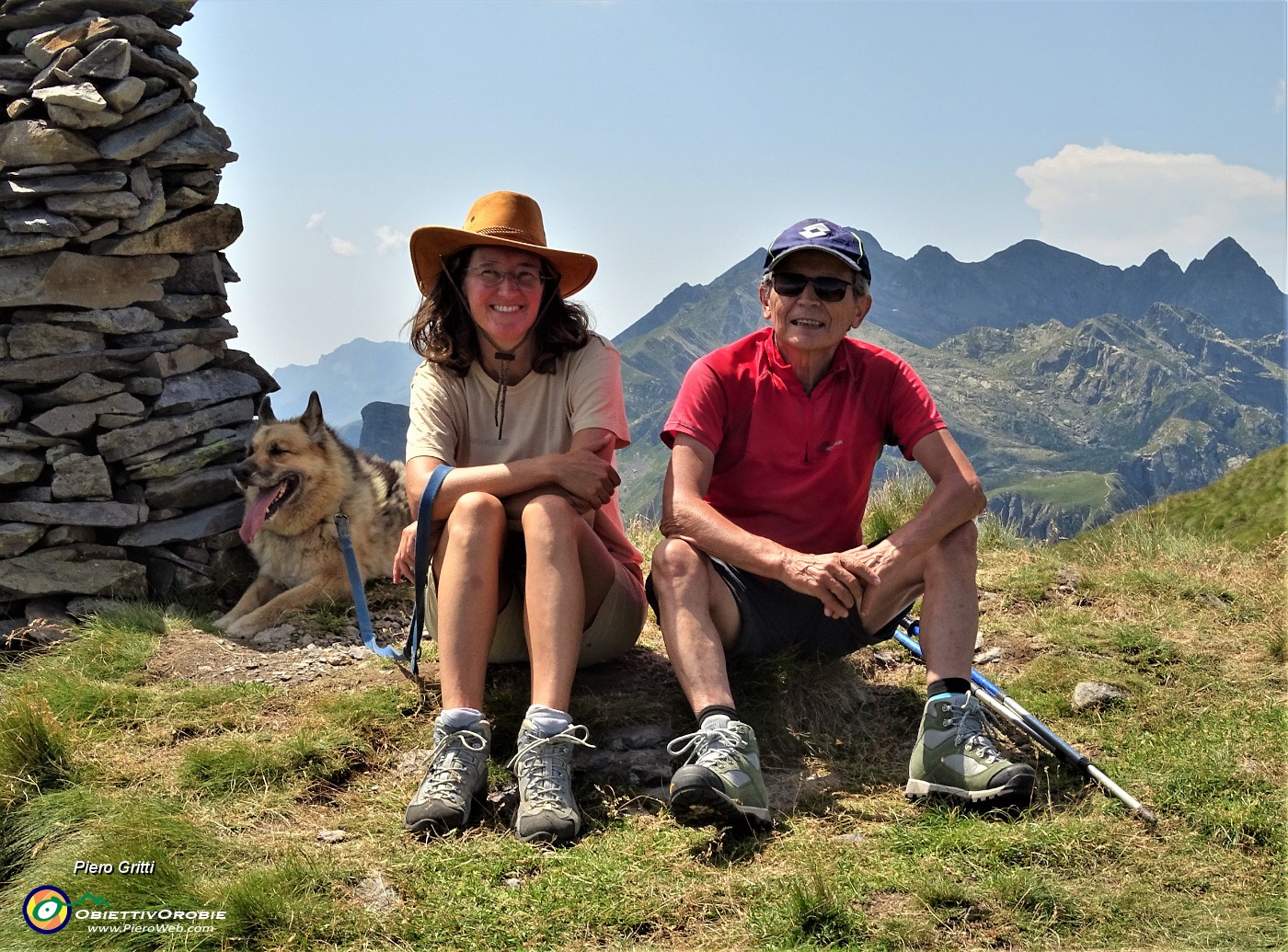 59 All'omino-omone (2350 m circa) di rappresentanza di vetta del Ponteranica centrale (2372 m).JPG